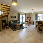Luxury 3 Bed With Heated Swimming Pool Air Con And Boules Pitch Salignac Eyvigues