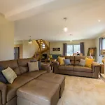 Luxury 3 Bed With Heated Swimming Pool Air Con And Boules Pitch Villa Salignac Eyvigues