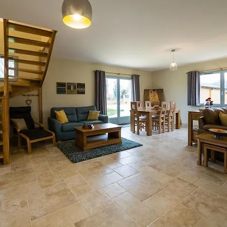 Luxury 3 Bed With Heated Swimming Pool Air Con And Boules Pitch Salignac Eyvigues