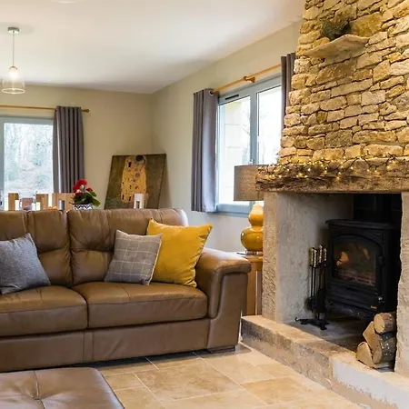 Luxury 3 Bed With Heated Swimming Pool Air Con And Boules Pitch فيلة Salignac-Eyvigues