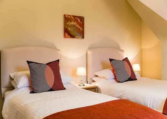 Luxury 3 Bed With Heated Swimming Pool Air Con And Boules Pitch Salignac Eyvigues