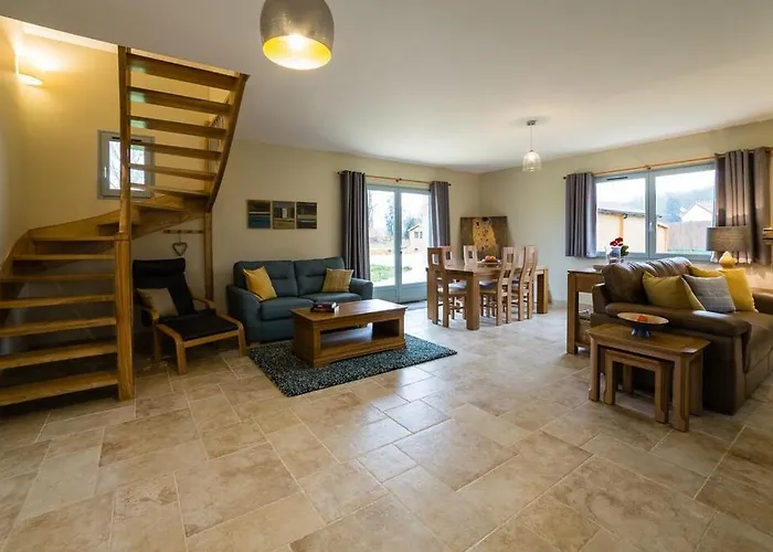 Luxury 3 Bed With Heated Swimming Pool Air Con And Boules Pitch Salignac Eyvigues