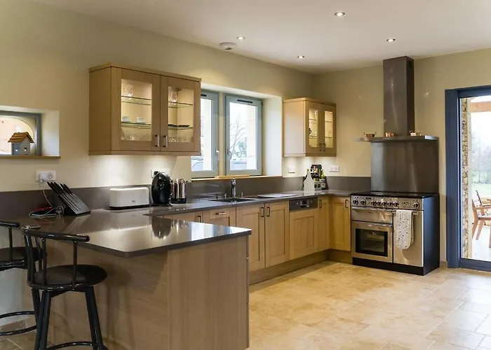 Luxury 3 Bed With Heated Swimming Pool Air Con And Boules Pitch Villa *