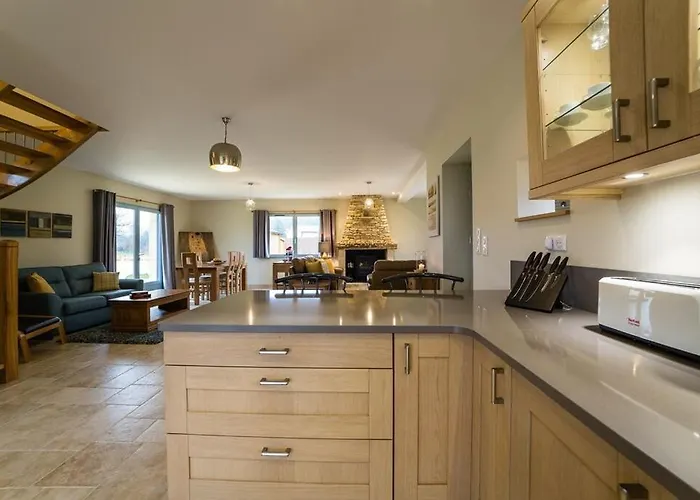 Luxury 3 Bed With Heated Swimming Pool Air Con And Boules Pitch