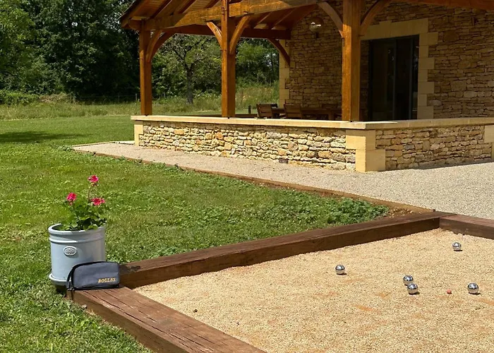 Luxury 3 Bed With Heated Swimming Pool Air Con And Boules Pitch Villa Salignac Eyvigues