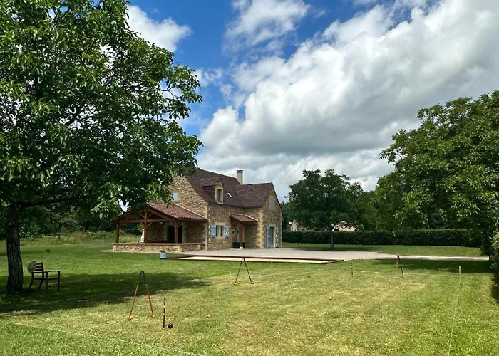 Luxury 3 Bed With Heated Swimming Pool Air Con And Boules Pitch Villa Salignac Eyvigues